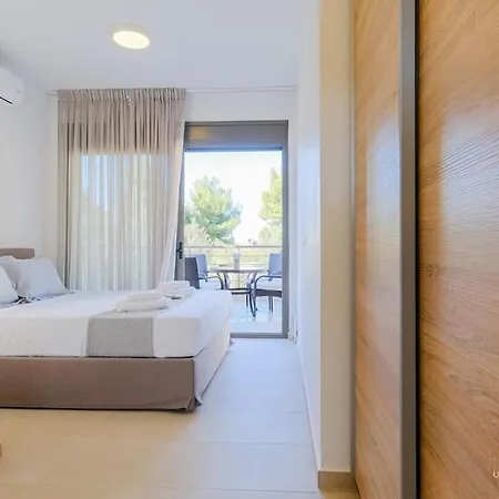 Appartamento Deluva Villa, 3bdrms, Akti Elias, Private Garden