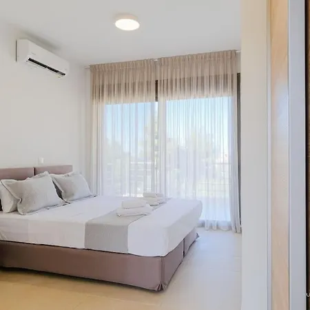 Apartment Deluva Villa, 3bdrms, Akti Elias, Private Garden