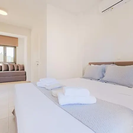 Deluva Villa, 3bdrms, Akti Elias, Private Garden Appartamento *
