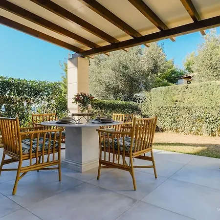 Deluva Villa, 3bdrms, Akti Elias, Private Garden Appartamento *