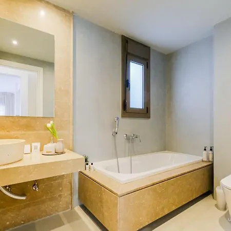 Deluva Villa, 3bdrms, Akti Elias, Private Garden Appartamento